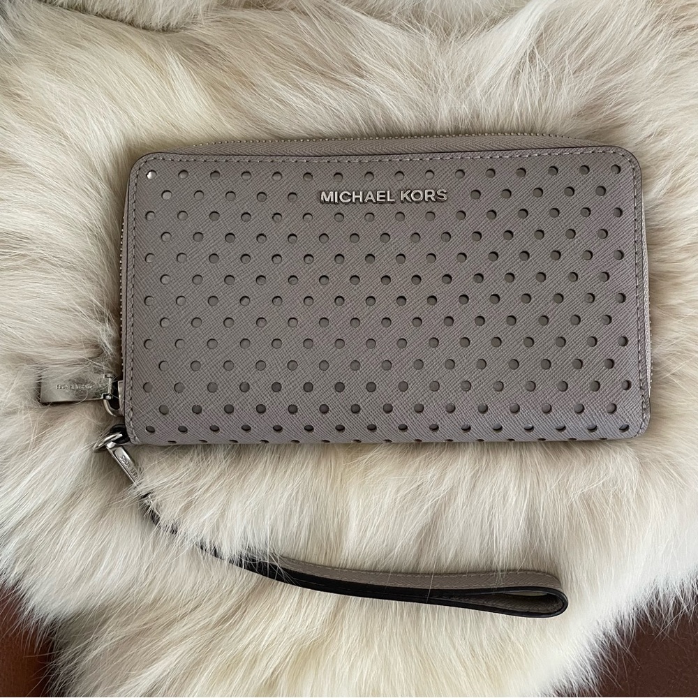 Michael Kors Jet Set Zip Clutch Wallet